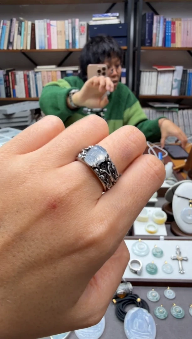 颈饰未镶嵌翡翠戒指17