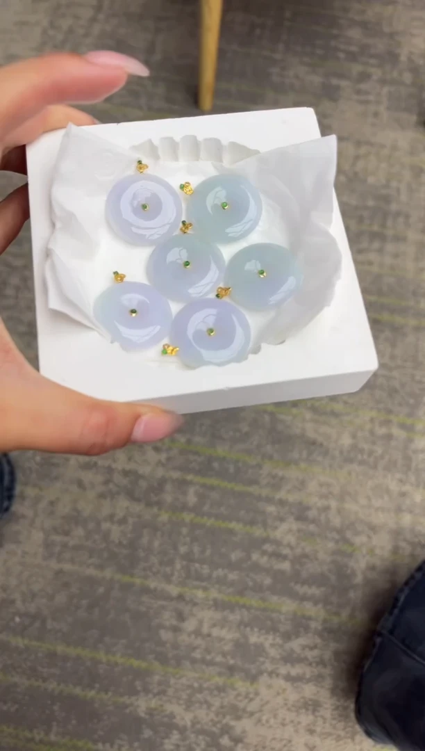 颈饰18K金镶嵌翡翠V474多样性发一件/配绳子