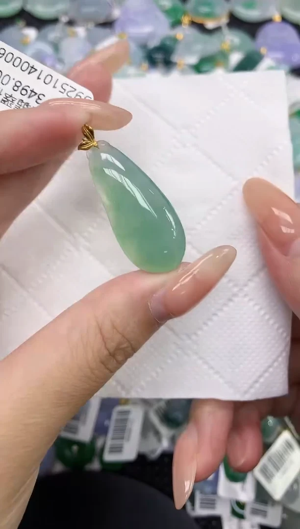 颈饰18K金镶嵌翡翠11111111111