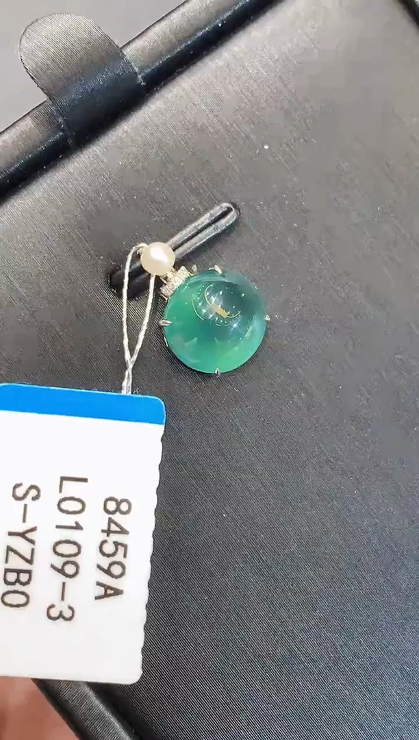 吊坠(不含链)18K金镶嵌翡翠L0109-3多样性发其一