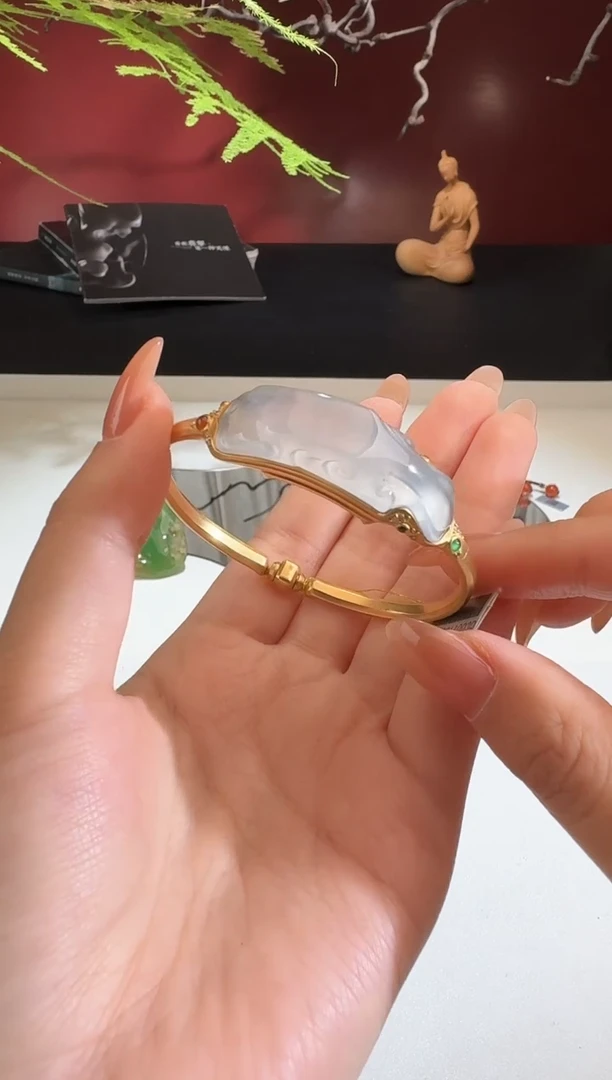 【闪购商品】翡翠手镯18K金镶嵌【鑫鑫】