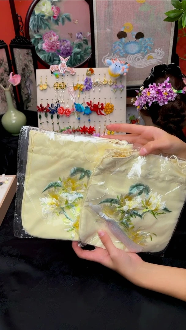 刺绣非遗绒花苏绣饰品