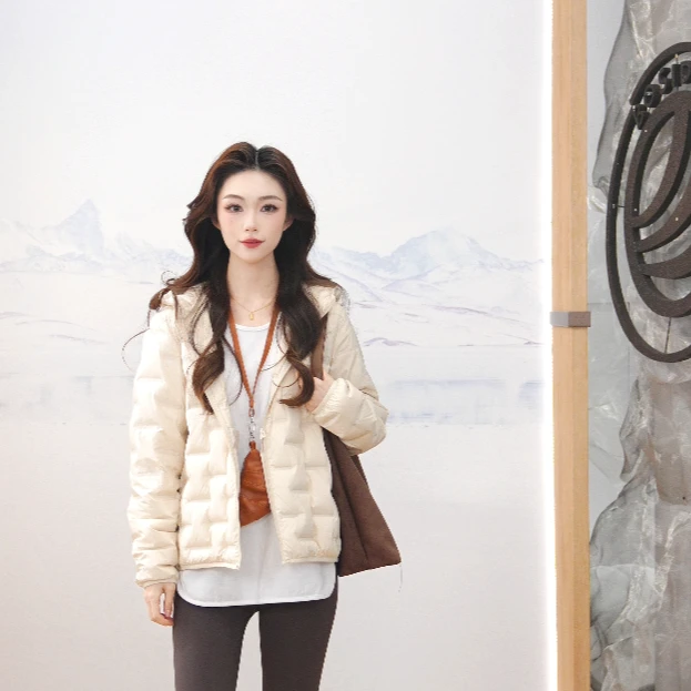 波司登【商场同款】鹅绒2025春秋季新款女短轻暖外套羽绒服外套1036