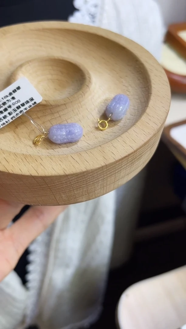 颈饰18K金镶嵌翡翠花生   多样性发货 发其一