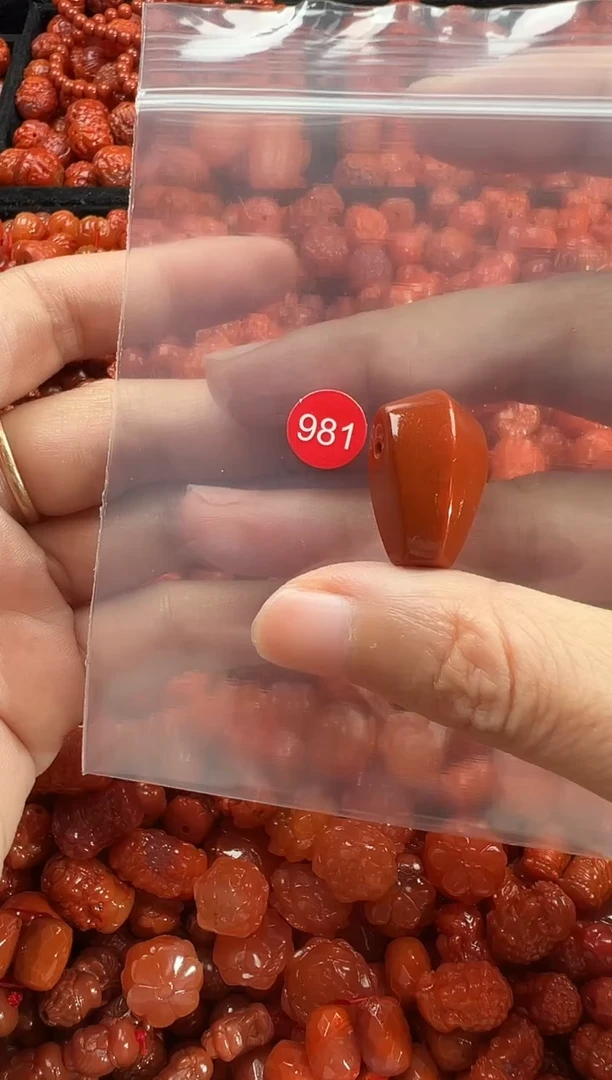 颈饰未镶嵌南红玛瑙1