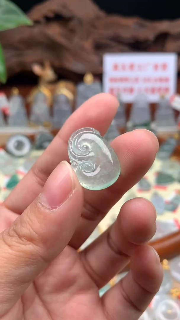 【闪购商品】翡翠吊坠(不含链)未镶嵌如意