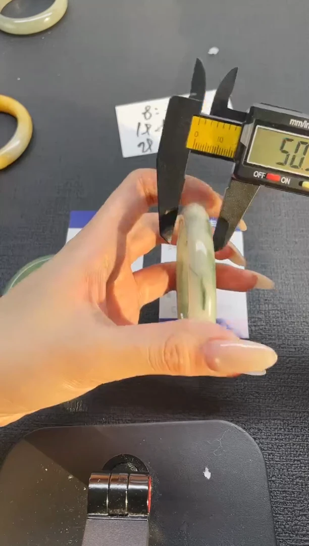 未镶嵌手镯石英质玉76-62