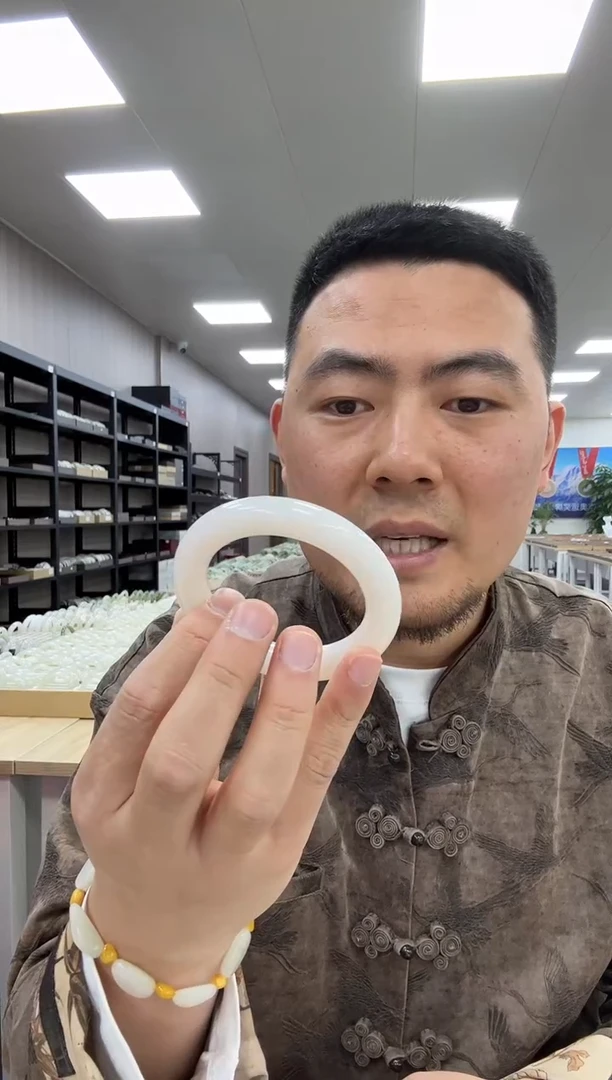 【闪购商品】和田玉手镯未镶嵌56 774