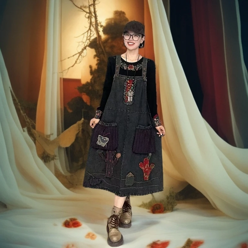 2025春款重工刺绣炒色牛仔背带裙复古民族风减龄大码宽松连衣裙女