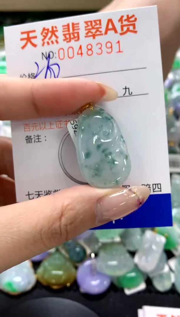 翡翠18K金镶嵌颈饰1111111111111111
