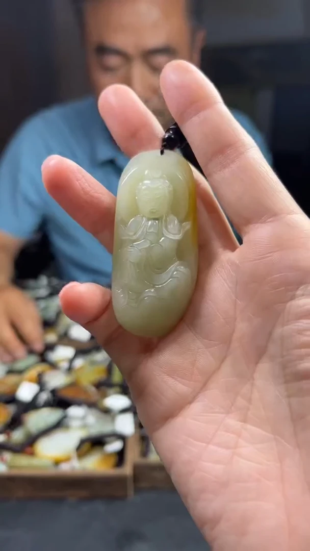 和田玉未镶嵌颈饰`