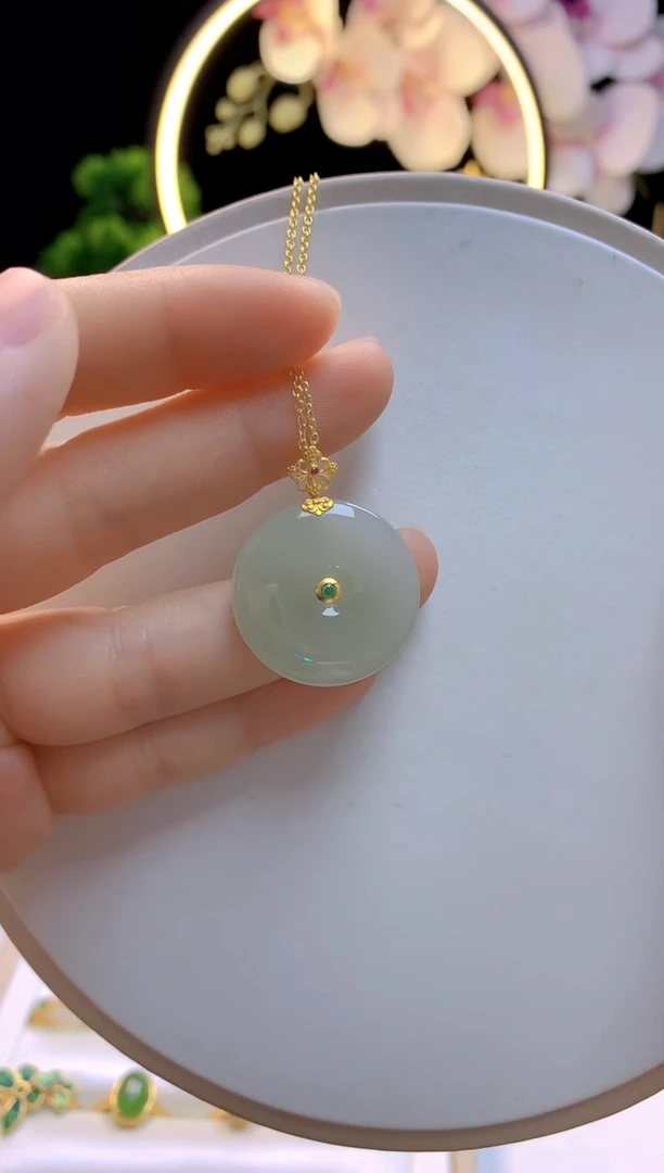 和田玉18K金镶嵌吊坠(赠链)冰晴平安扣