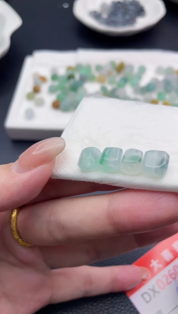 定制翡翠未镶嵌做**己珠子