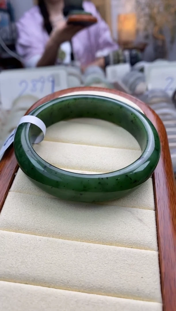未镶嵌手镯和田玉（碧玉）俄罗斯菠菜绿轮胎镯子圈口63
