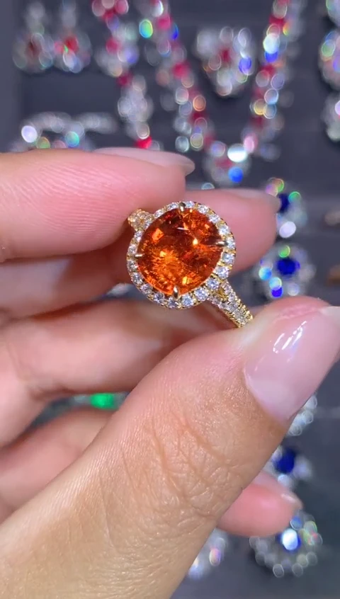 18K金镶嵌戒指石榴石（芬达石）3.52CT