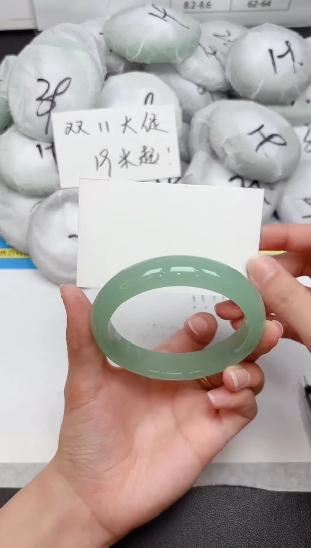 未镶嵌手镯石英质玉207-60.4