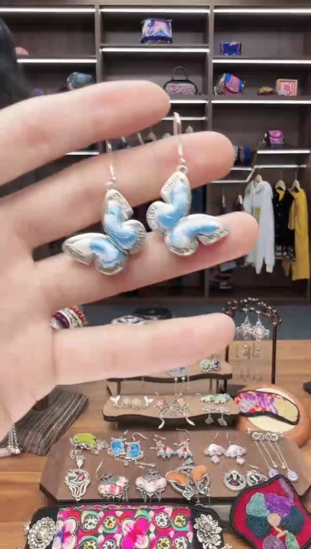 织绣36蒙阿苏苗绣传承店
