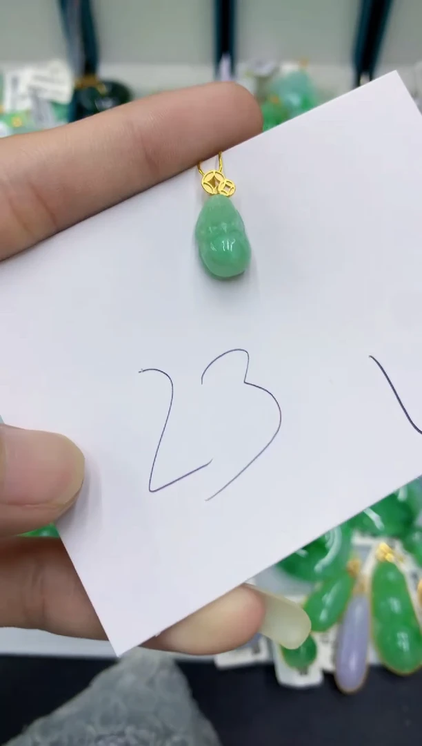 翡翠挂件未镶嵌翡翠