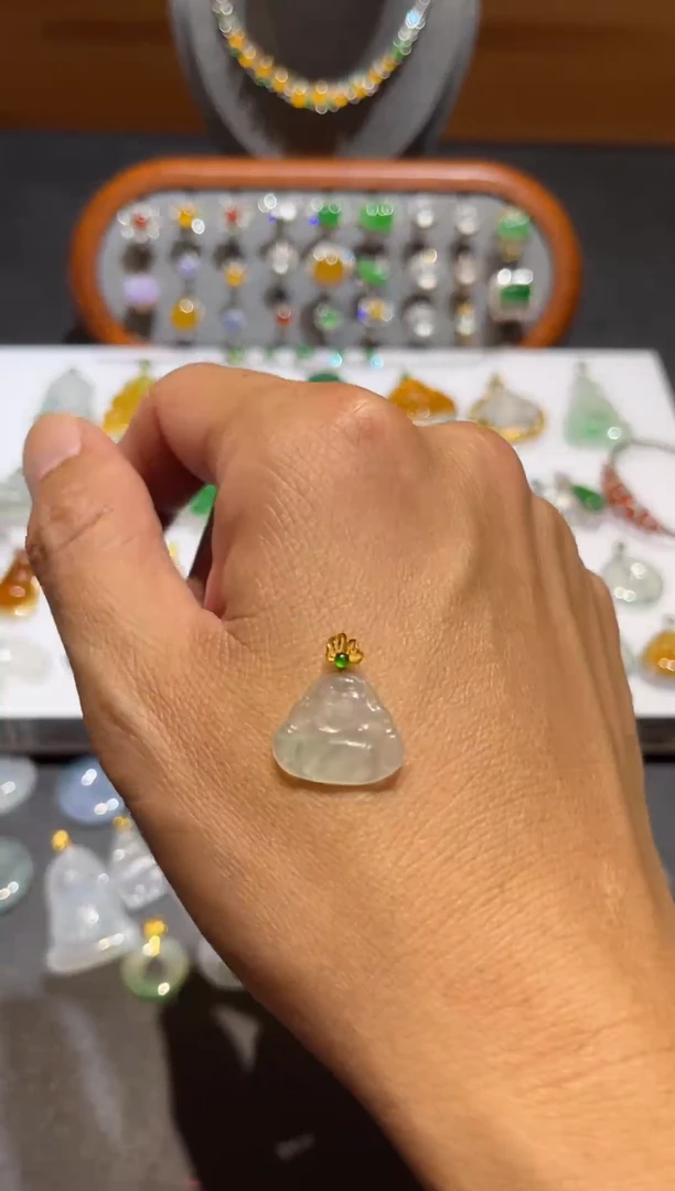 颈饰18K金镶嵌翡翠翡翠A货 闪购多样性