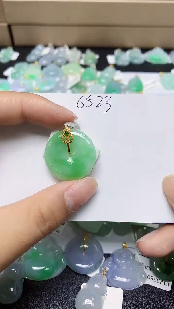 翡翠18K金镶嵌颈饰天然缅甸翡翠A货