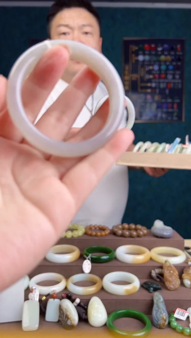 【闪购商品】和田玉手镯未镶嵌ZZ 拍一发一 多样性发货