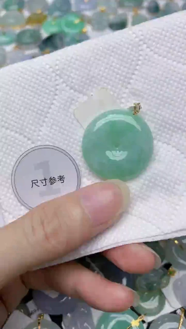 翡翠18K金镶嵌颈饰天然A货翡翠