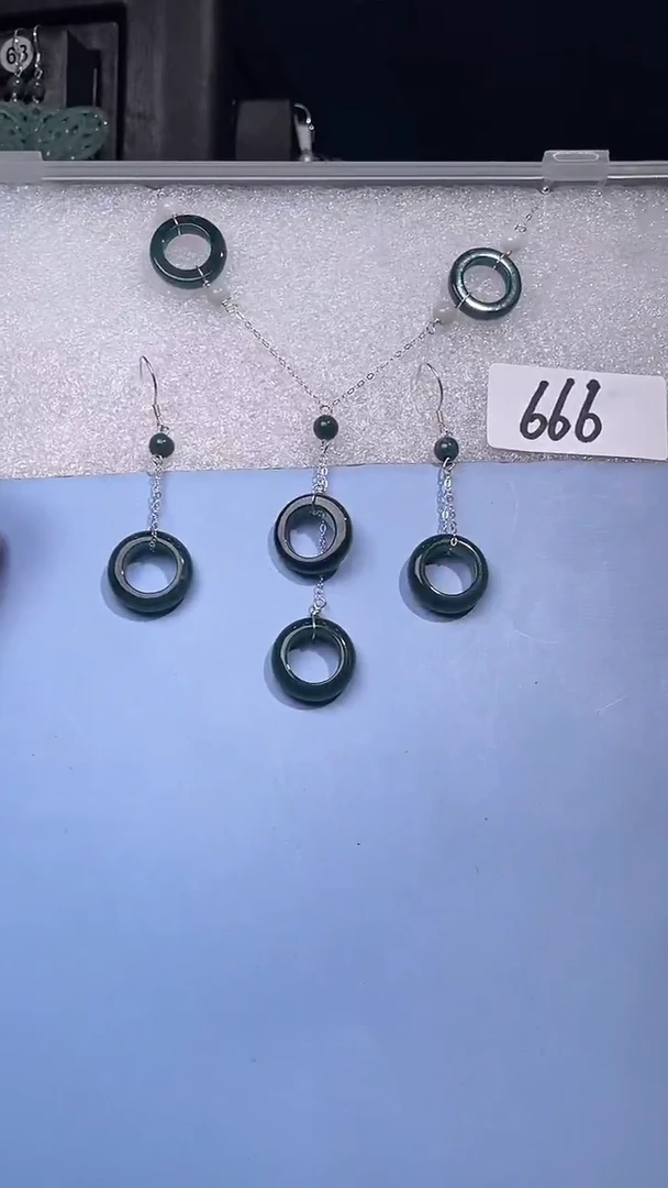 颈饰未镶嵌翡翠喜欢拍