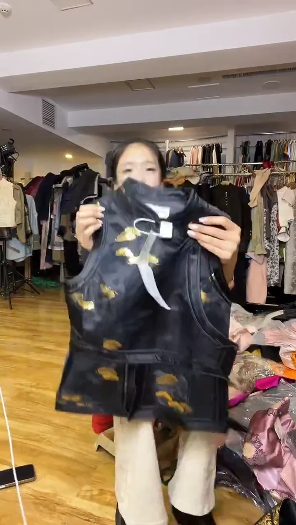 马甲       M码       80-105斤