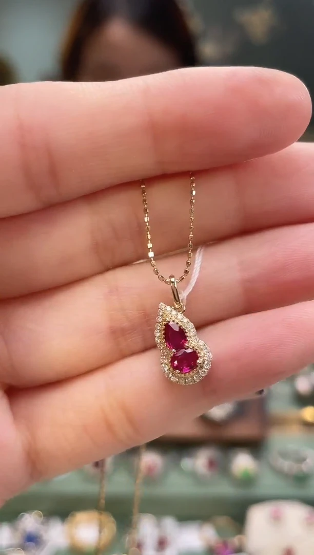 18K金镶嵌颈饰红宝石主石：0.47ct