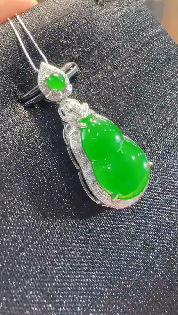 【闪购商品】翡翠吊坠(不含链)18K金镶嵌