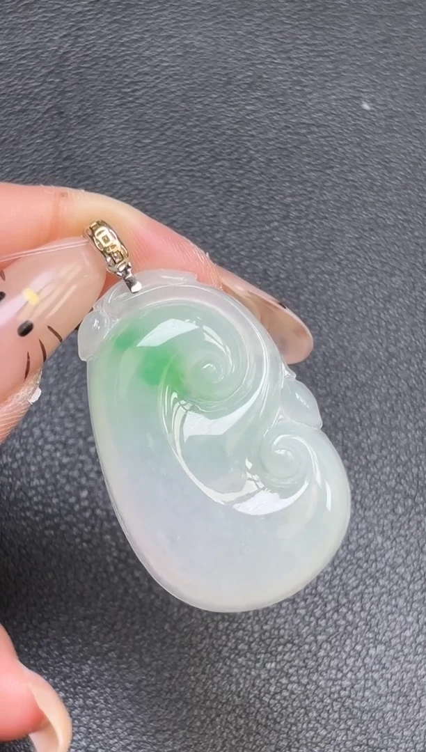 颈饰18K金镶嵌翡翠如意