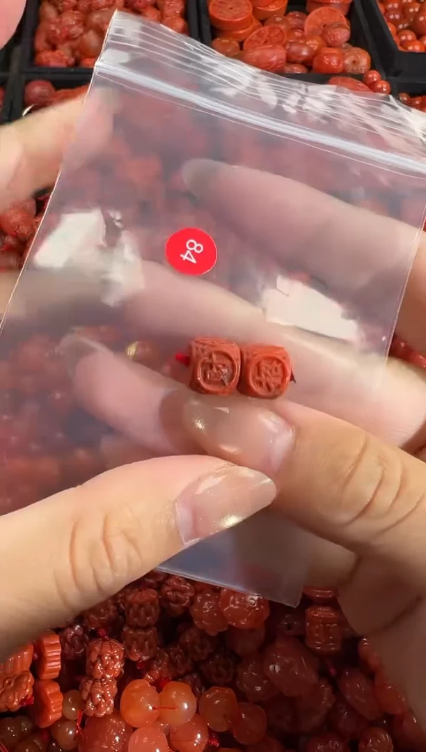 南红玛瑙未镶嵌颈饰1