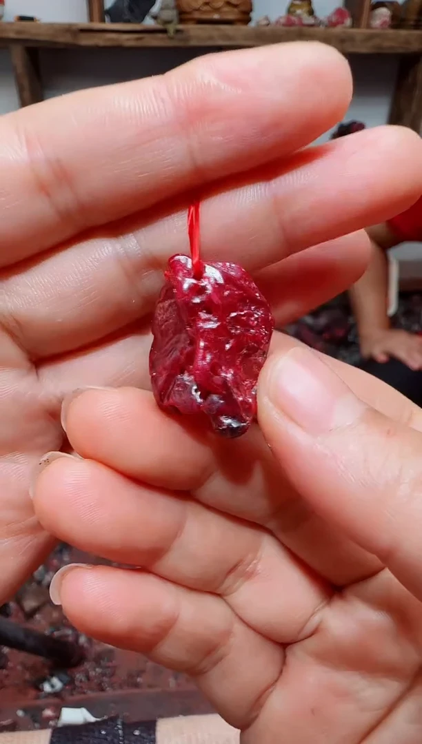 天然辰砂狗头砂吊坠71