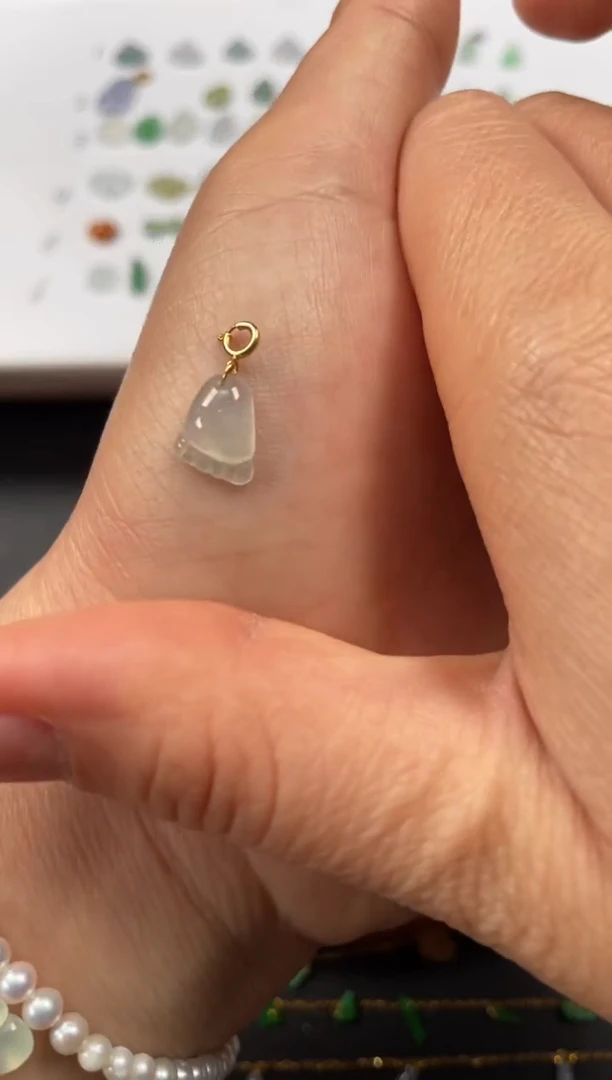 吊坠(不含链)18K金镶嵌翡翠一个JK680