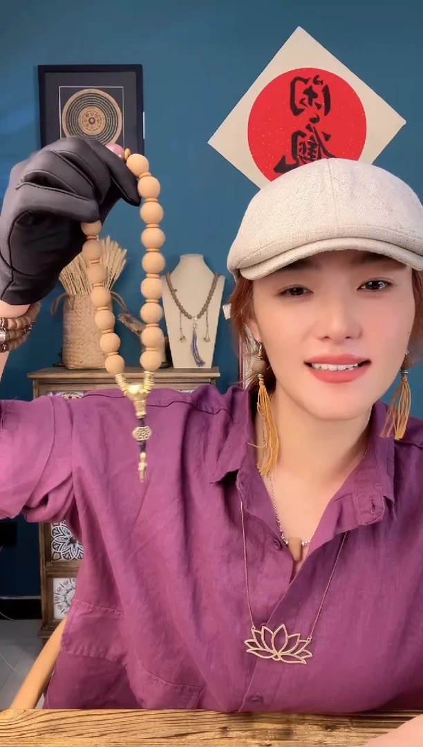 泥塑（沉香）手持18子一条