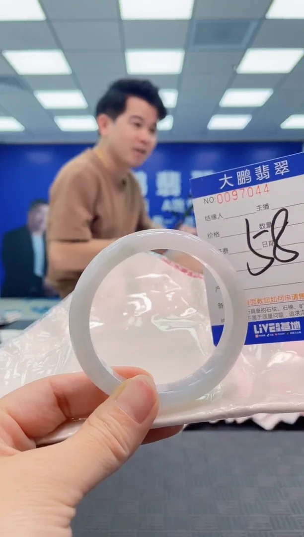 翡翠手镯未镶嵌AAAAAAAA