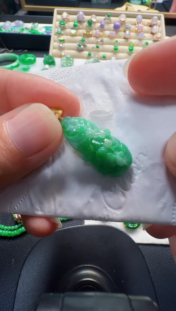 吊坠(不含链)18K金镶嵌翡翠398