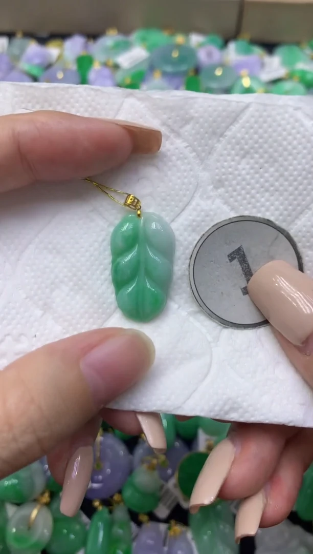 颈饰18K金镶嵌翡翠天然缅甸翡翠A货