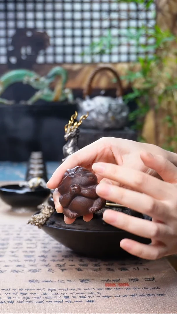 欲山行 紫砂金蟾茶宠