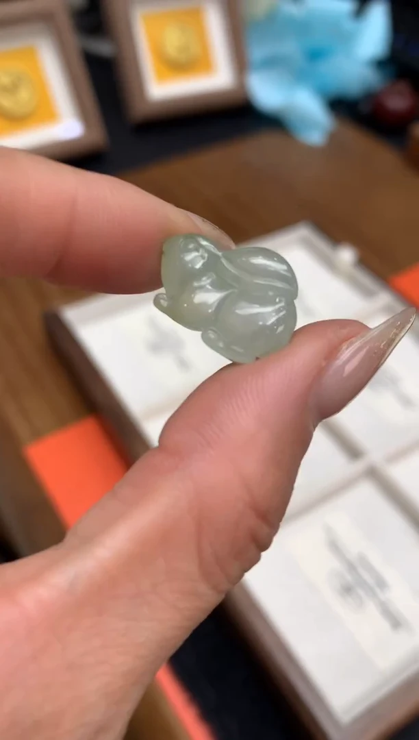 【闪购商品】翡翠颈饰未镶嵌兔兔