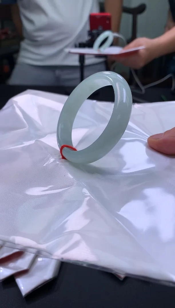 翡翠手镯未镶嵌翡翠手镯