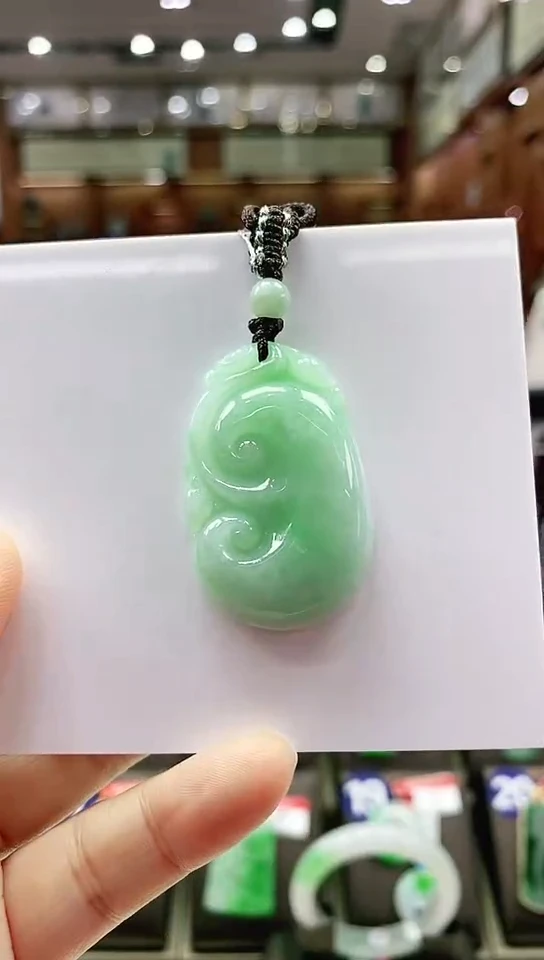 颈饰未镶嵌翡翠如意