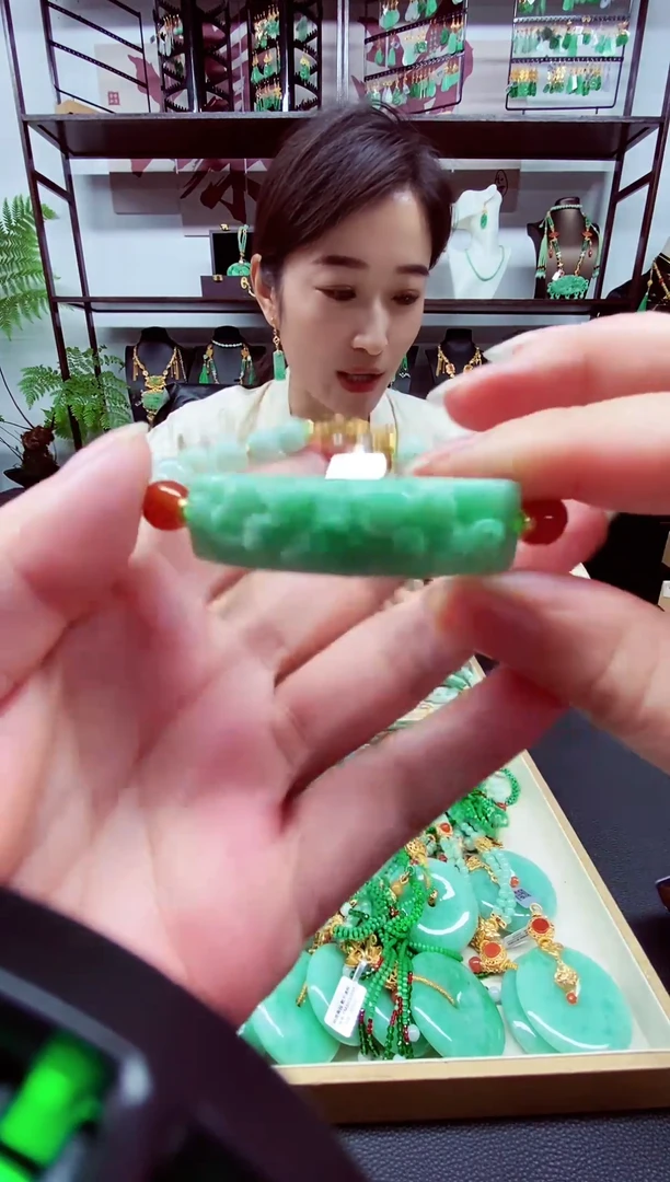 翡翠未镶嵌项链翡翠国风设计款手牌