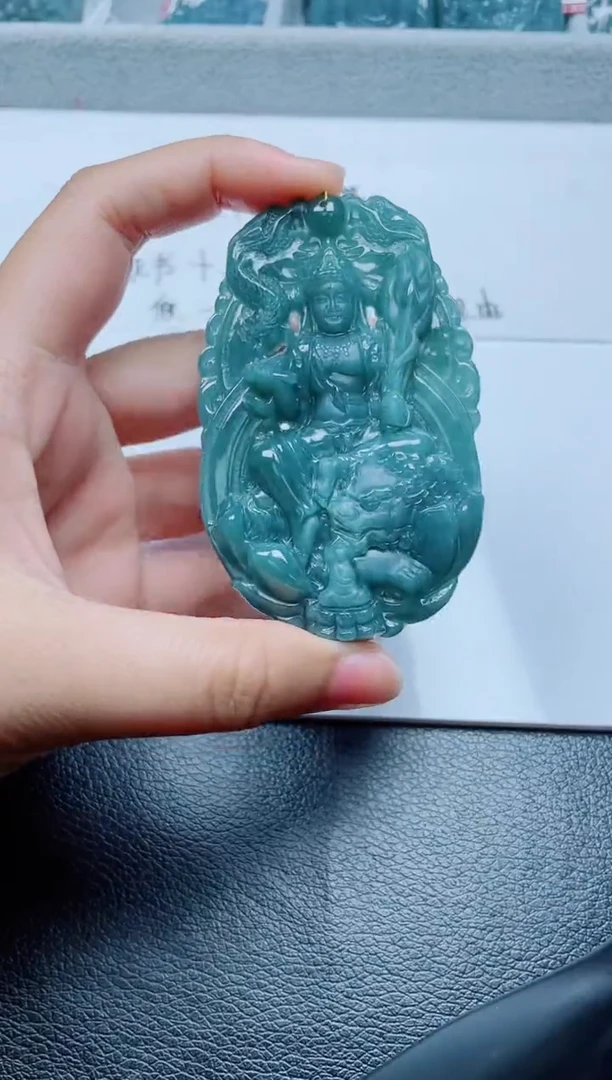 颈饰未镶嵌翡翠      兔子