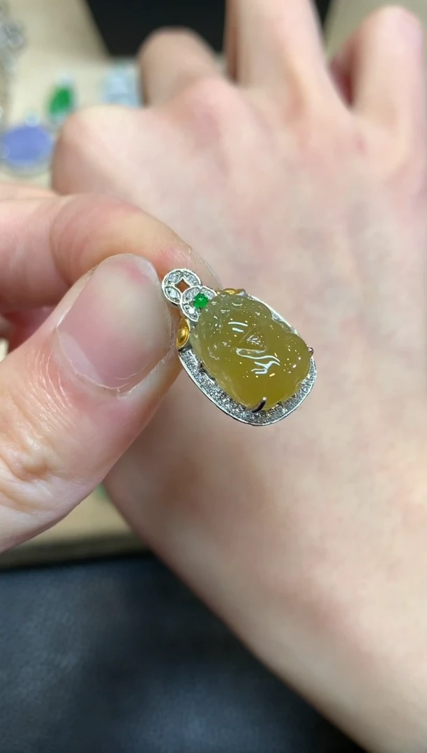 【闪购商品】翡翠颈饰18K金镶嵌貔貅【无服务费】