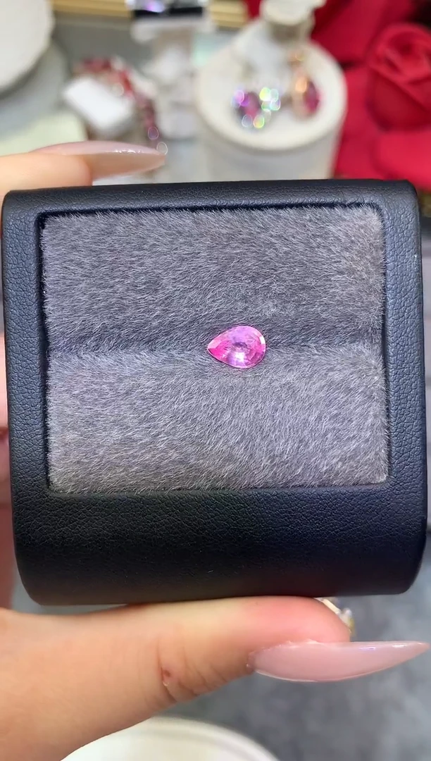 未镶嵌裸石定制尖晶石水滴 越南尖晶 日出莲花调 1.09ct