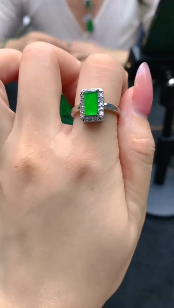 翡翠未镶嵌颈饰天然A货翡翠