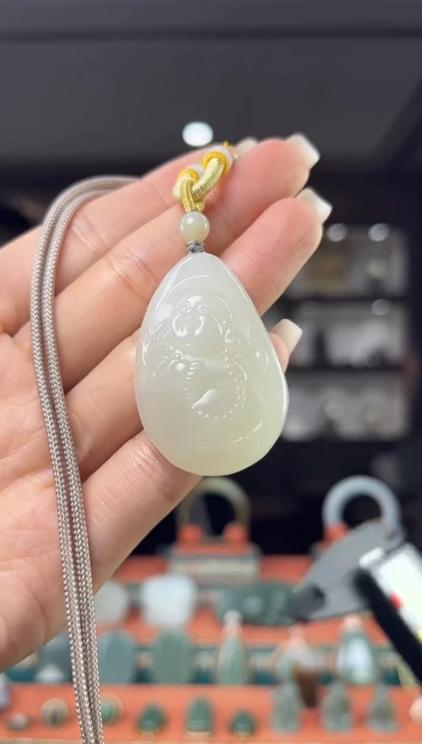 颈饰未镶嵌和田玉佩佩