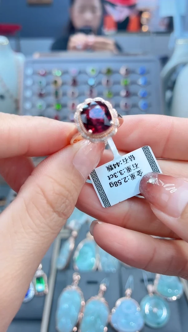 18K金镶嵌戒指碧玺3.3