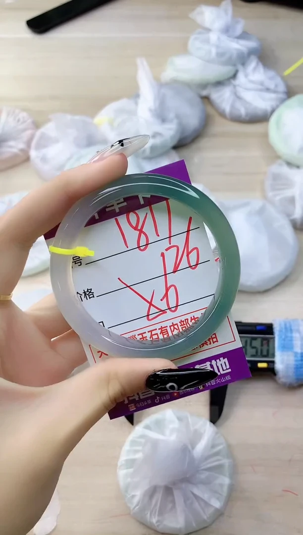 玛瑙/玉髓手镯未镶嵌1811